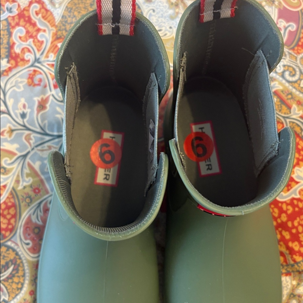 HUNTER RAINBOOTS- size 6 - Picture 6 of 7